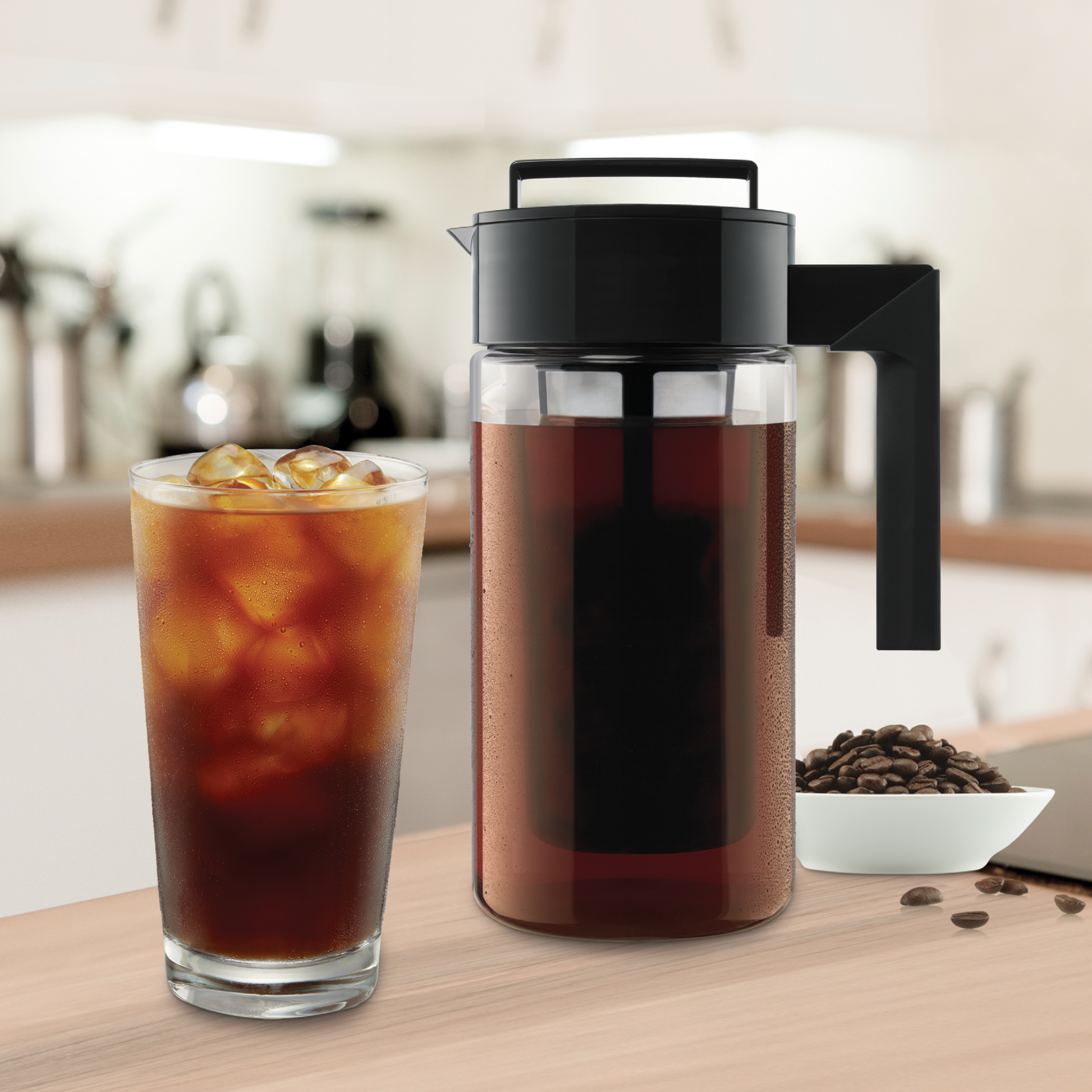 cold-brew-coffee-maker-d3 10310-ColdBrewCoffeeMaker-1qt-lifestyle2.png
