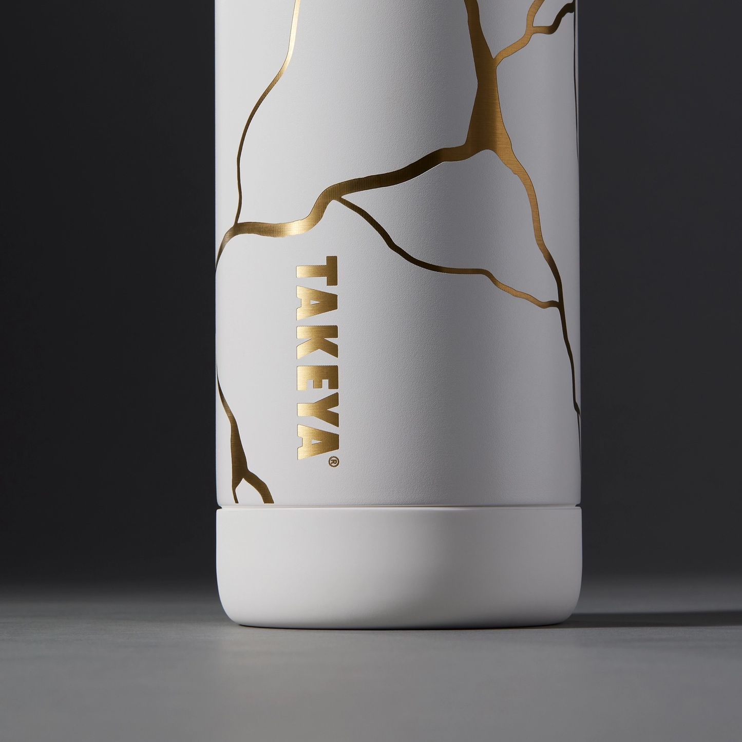 kintsugi-water-bottle-with-straw-lid-g5 51389-TK_HO25_Kintsugi_Takeya9236_Crop.png