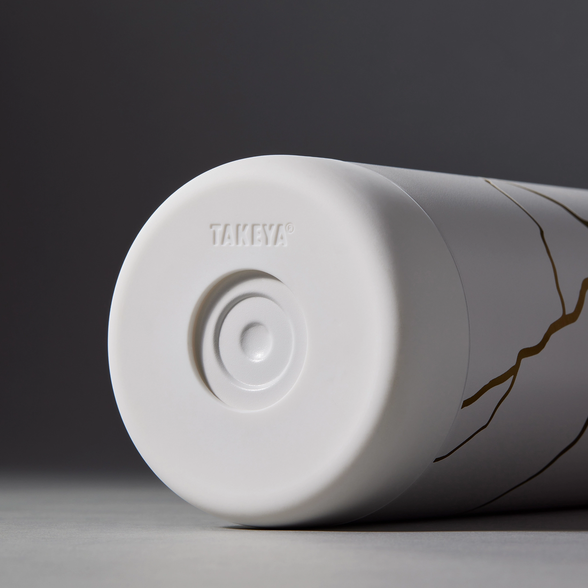 kintsugi-water-bottle-with-straw-lid-g5 51389-TK_HO25_Kintsugi_Takeya9255.png